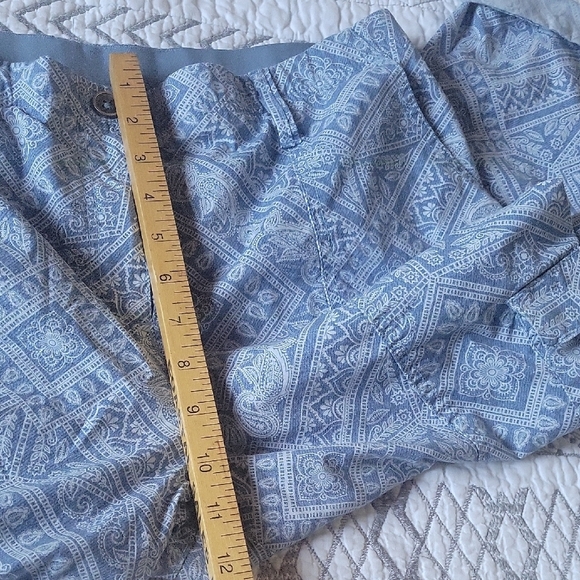 Chico's Women's Blue Pands Cargo Capri Crop Size 8 - Picture 8 of 15